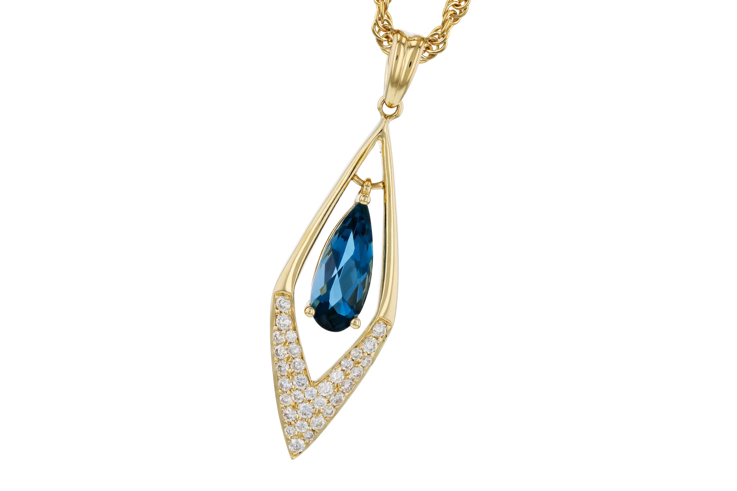 F285-02666: NECK .85 LONDON BLUE TOPAZ 1.02 TGW (10x4MM LBT)