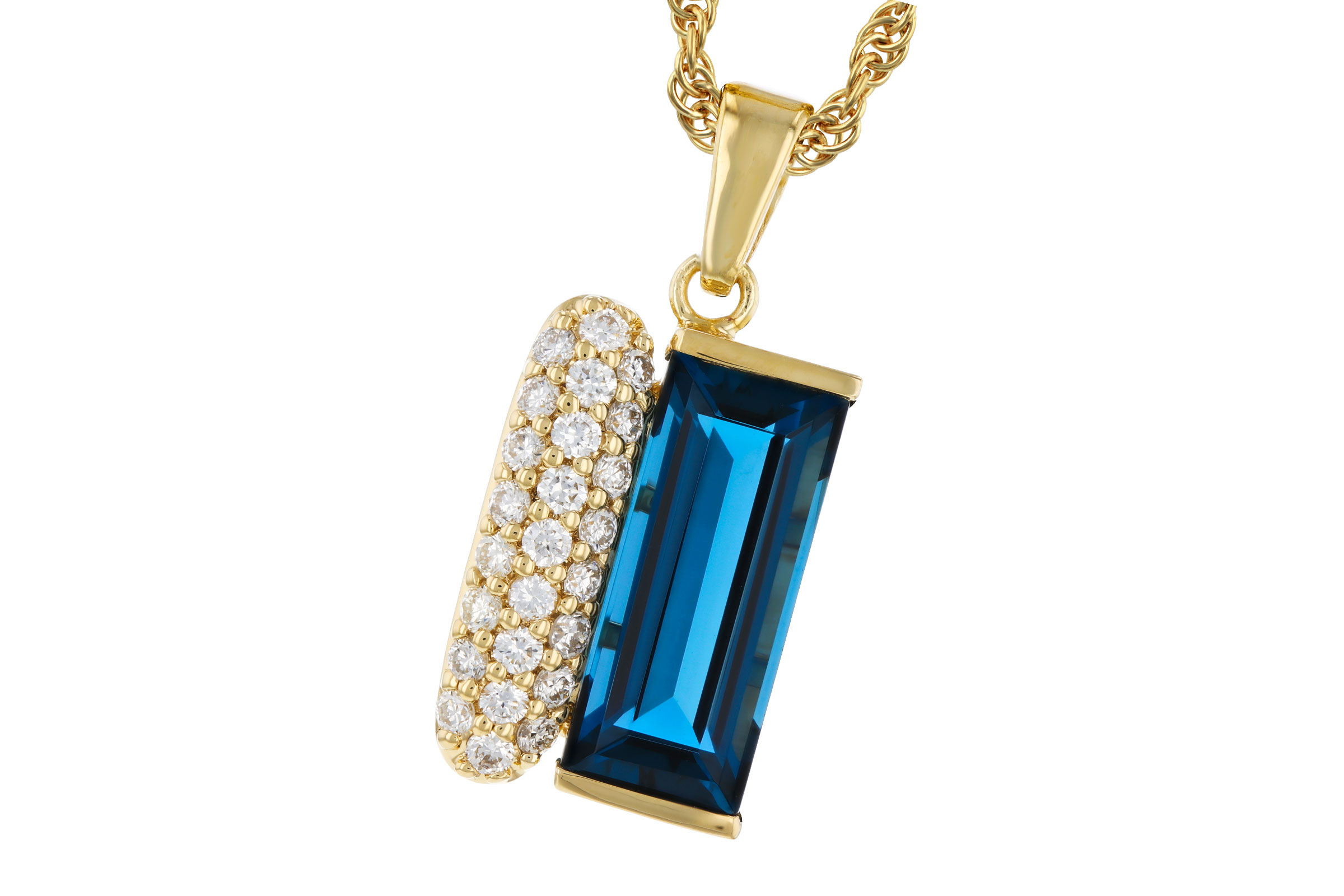 K285-02666: NECK 2.67 LONDON BLUE TOPAZ 2.92 TGW (12x5MM BT)